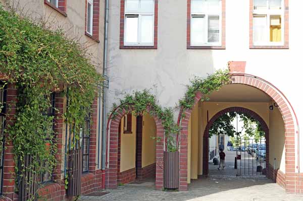 Michel place St 2004 05 001