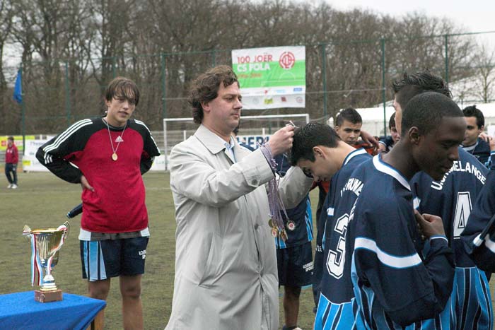 fola100_2006040077