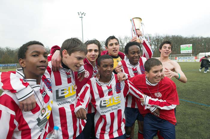 fola100_2006040147