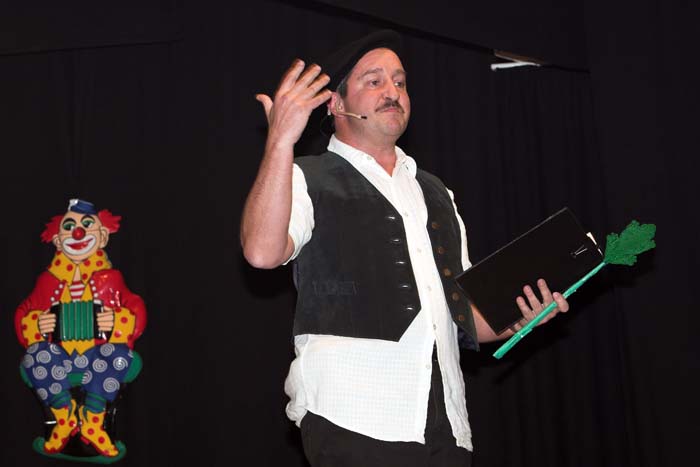 fues_revue2006030104