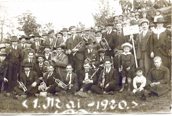 gruendung marguerite santini-marx u louise marx rechts 1920 cp 01