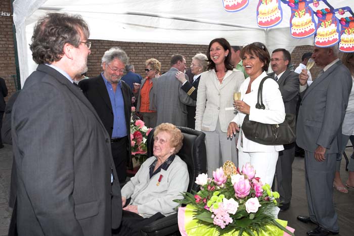 mond100ans200605010a