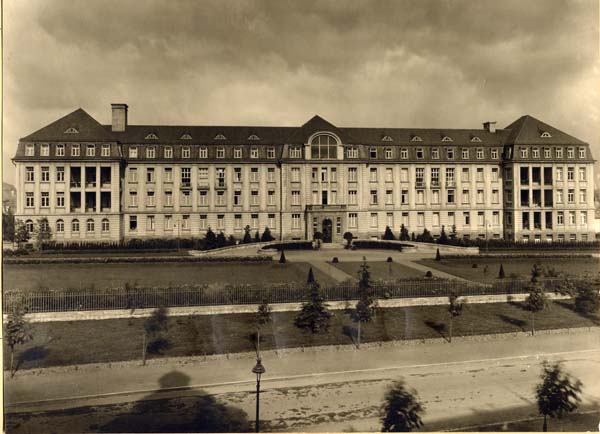 Hopital 1930 01