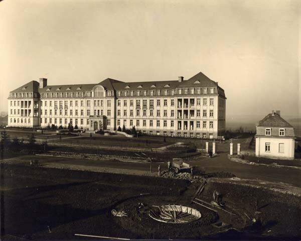 Hopital 1930 02