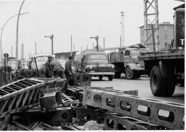 Viaduc pour trains construction 1960-1965 001