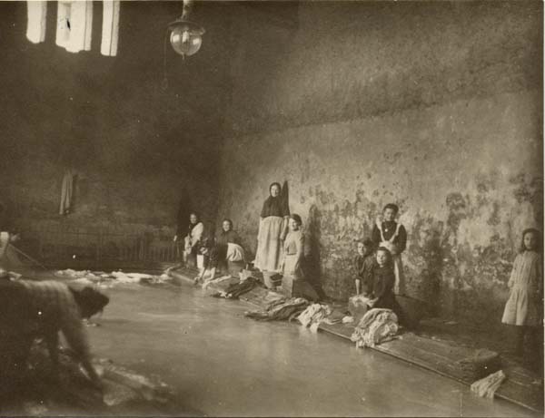 Quartier 1912 lavoir public 001 x